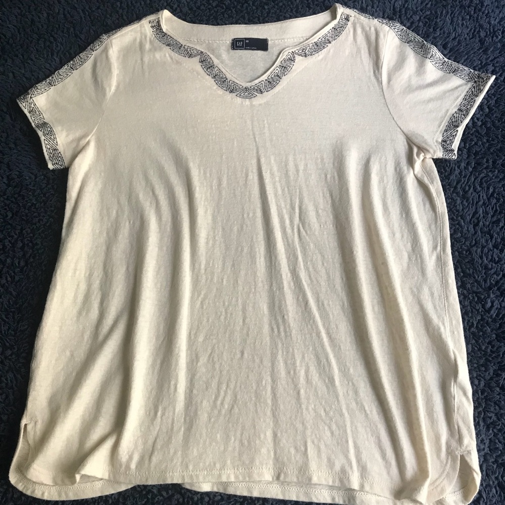 Gap Dressy Tee!